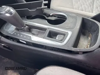 2020 Chevrolet Equinox LT z VIN 2GNAXJEV0L6158433, wystawiony jako IAAI lot #42556113 z przebiegiem 82 277 mil mil oraz . Historia ofert i sprzedaży dostępna na DreamBid. Obrazek 25.