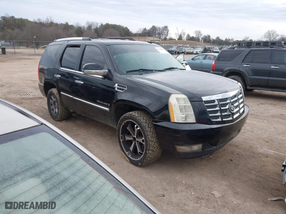 2009 Cadillac Escalade with VIN 1GYFK13269R147563, listed as a IAAI auction lot 41462689 with 210,095 mi miles. Bid and sale history available at carsss.com. Image 1.