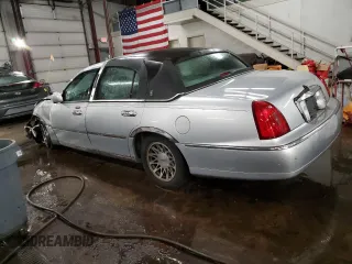 2002 Lincoln Town Car Signature z VIN 1LNHM82W02Y665486, wystawiony jako Copart lot #41381275 z przebiegiem Nie podano mil oraz Szkoda całkowita • Salvage title. Historia ofert i sprzedaży dostępna na DreamBid. Obrazek 2.