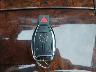 2014 Mercedes-Benz E 350 Luxury with VIN WDDHF8JB0EB075945, listed as a IAAI auction lot 41018546 with 66,678 mi miles and . Bid and sale history available at DreamBid. Image 11.