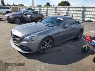 2020 Mercedes-Benz SLC 300 z VIN W1KPK3JAXLF170648, wystawiony jako Copart lot #87199254 z przebiegiem Nie podano mil oraz Szkody całkowita. Historia ofert i sprzedaży dostępna na DreamBid. Obrazek 1.