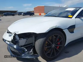 2019 Aston Martin Vantage z VIN SCFSMGAW4KGN01848, wystawiony jako IAAI lot #42032076 z przebiegiem 54 469 mil mil oraz . Historia ofert i sprzedaży dostępna na DreamBid. Obrazek 6.