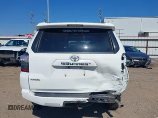 2018 Toyota 4Runner SR5 z VIN JTEZU5JR6J5166948, wystawiony jako IAAI lot #41625523 z przebiegiem 50 890 mil mil oraz . Historia ofert i sprzedaży dostępna na DreamBid. Obrazek 17.