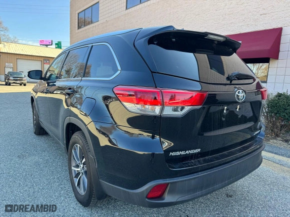2018 Toyota Highlander SE with VIN 5TDJZRFH1JS852352, listed as a Copart auction lot 54444065 with 174,793 mi miles and Clean Title. Bid and sale history available at carsss.com. Image 3.