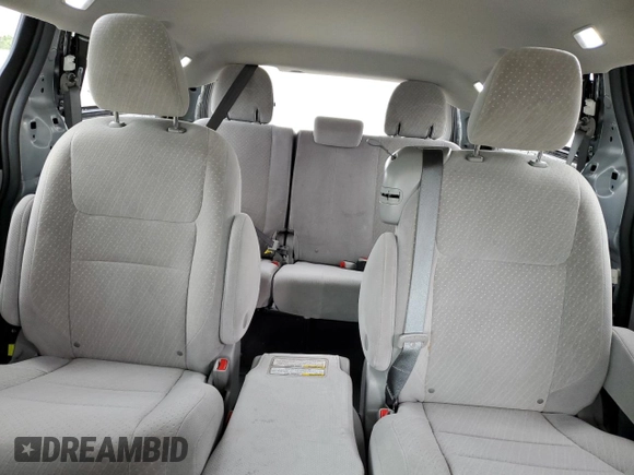 2020 Toyota Sienna LE Auto Access Seat с VIN 5TDKZ3DC1LS040092, выставлен на аукционе Copart как лот 61217895 с пробегом 88 849 миль миль и Списание • Salvage title. История ставок и продаж доступна на DreamBid. Изображение 10.