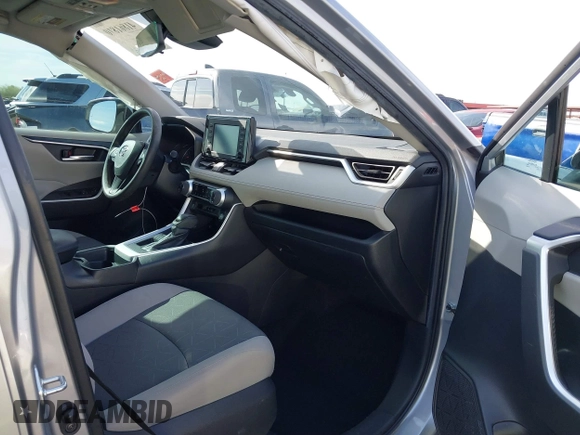 2021 Toyota RAV4 XLE with VIN 2T3W1RFV2MC172029, listed as a IAAI auction lot 41861810 with 78,024 mi miles. Bid and sale history available at carsss.com. Image 5.