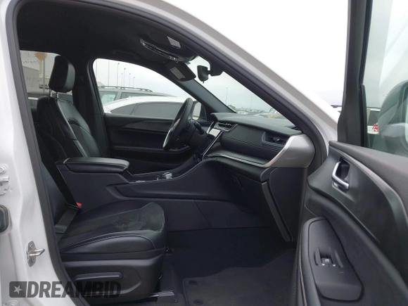 2023 Jeep Grand Cherokee Laredo z VIN 1C4RJHAG7PC640598, wystawiony jako IAAI lot #41607176 z przebiegiem 43 043 mil mil oraz . Historia ofert i sprzedaży dostępna na DreamBid. Obrazek 5.