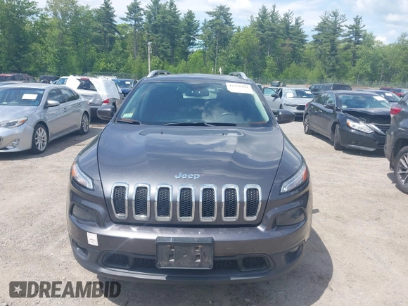 2016 Jeep Cherokee Latitude z VIN 1C4PJMCB4GW241454, wystawiony jako IAAI lot #42378181 z przebiegiem 210 207 mil mil oraz . Historia ofert i sprzedaży dostępna na DreamBid. Obrazek 12.