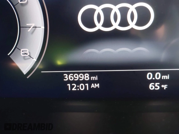 2020 Audi Q3 S line Prestige z VIN WA1FECF33L1073094, wystawiony jako IAAI lot #41568911 z przebiegiem 36 998 mil mil oraz . Historia ofert i sprzedaży dostępna na DreamBid. Obrazek 7.