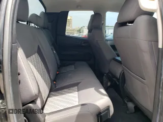 2021 Toyota Tundra SR z VIN 5TFRY5F17MX286018, wystawiony jako Copart lot #61780125 z przebiegiem 83 161 mil mil oraz Szkoda całkowita • Salvage title. Historia ofert i sprzedaży dostępna na DreamBid. Obrazek 10.
