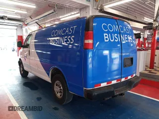 2015 Chevrolet Express Cargo z VIN 1GCWGFCF2F1160764, wystawiony jako IAAI lot #42566615 z przebiegiem 232 493 mil mil oraz . Historia ofert i sprzedaży dostępna na DreamBid. Obrazek 20.