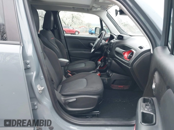 2018 Jeep Renegade Trailhawk with VIN ZACCJBCB4JPH63797, listed as a IAAI auction lot 41976767 with 111,628 mi miles. Bid and sale history available at carsss.com. Image 5.