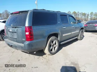 2008 Chevrolet Suburban LTZ z VIN 1GNFC160X8R173120, wystawiony jako IAAI lot #41422800 z przebiegiem 240 167 mil mil oraz . Historia ofert i sprzedaży dostępna na DreamBid. Obrazek 4.