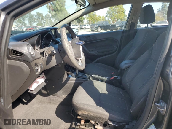2019 Ford Fiesta SE z VIN 3FADP4BJ4KM106189, wystawiony jako Copart lot #57913315 z przebiegiem Nie podano mil oraz Szkoda całkowita • Salvage title. Historia ofert i sprzedaży dostępna na DreamBid. Obrazek 7.