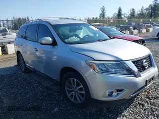 2013 Nissan Pathfinder SL z VIN 5N1AR2MM7DC674777, wystawiony jako IAAI lot #42089000 z przebiegiem 157 084 mil mil oraz . Historia ofert i sprzedaży dostępna na DreamBid. Obrazek 1.