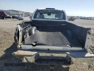 2015 Nissan Frontier S z VIN 1N6BD0CT8FN733537, wystawiony jako Copart lot #52552845 z przebiegiem Nie podano mil oraz Szkoda całkowita • Salvage title. Historia ofert i sprzedaży dostępna na DreamBid. Obrazek 6.