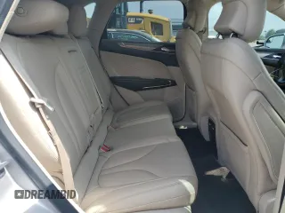 2017 Lincoln MKC Premiere z VIN 5LMCJ1C95HUL11303, wystawiony jako Copart lot #58263945 z przebiegiem 82 628 mil mil oraz Szkoda całkowita • Salvage title. Historia ofert i sprzedaży dostępna na DreamBid. Obrazek 11.