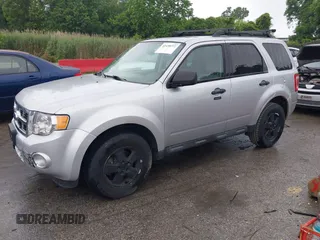 2011 Ford Escape XLT z VIN 1FMCU9DG5BKB13765, wystawiony jako IAAI lot #42458372 z przebiegiem 111 074 mil mil oraz . Historia ofert i sprzedaży dostępna na DreamBid. Obrazek 2.