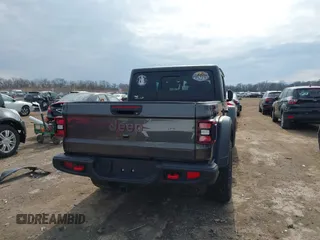 2024 Jeep Gladiator Rubicon z VIN 1C6JJTBG5RL110669, wystawiony jako IAAI lot #41694630 z przebiegiem 1 189 mil mil oraz . Historia ofert i sprzedaży dostępna na DreamBid. Obrazek 16.