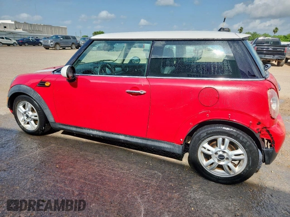 2011 MINI Hardtop with VIN WMWSU3C54BT095490, listed as a Copart auction lot 64220255 with 81,121 mi miles and Clean title. Bid and sale history available at DreamBid. Image 2.