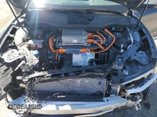 2024 Audi Q8 e-tron Premium Plus z VIN WA15AAGE0RB057434, wystawiony jako Copart lot #68937884 z przebiegiem 1487 mil mil oraz Szkody całkowita. Historia ofert i sprzedaży dostępna na DreamBid. Obrazek 11.