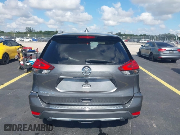 2017 Nissan Rogue SV z VIN JN8AT2MT0HW388730, wystawiony jako IAAI lot #42289935 z przebiegiem 124 943 mil mil oraz . Historia ofert i sprzedaży dostępna na DreamBid. Obrazek 17.