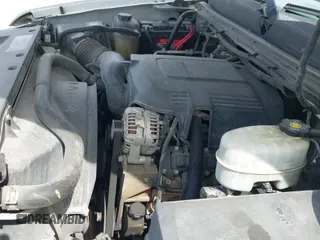 2009 Chevrolet Silverado 2500HD Work Truck z VIN 1GCHK44KX9F150658, wystawiony jako IAAI lot #41627597 z przebiegiem 236 800 mil mil oraz . Historia ofert i sprzedaży dostępna na DreamBid. Obrazek 20.