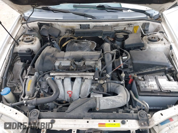 2000 Volvo V40 z VIN YV1VW2551YF540271, wystawiony jako IAAI lot #41660897 z przebiegiem 168 864 mil mil oraz . Historia ofert i sprzedaży dostępna na DreamBid. Obrazek 10.