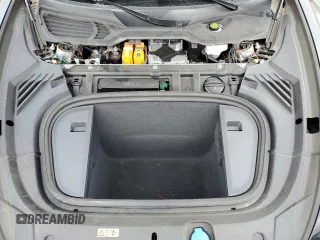 2022 Audi e-tron GT Premium Plus z VIN WAUCJBFW8N7001359, wystawiony jako Copart lot #50033824 z przebiegiem 16 630 mil mil oraz . Historia ofert i sprzedaży dostępna na DreamBid. Obrazek 11.