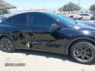 2024 Tesla Model Y с VIN 7SAYGDED2RF111670, выставлен на аукционе IAAI как лот 42321121 с пробегом 13 806 миль миль и . История ставок и продаж доступна на DreamBid. Изображение 13.