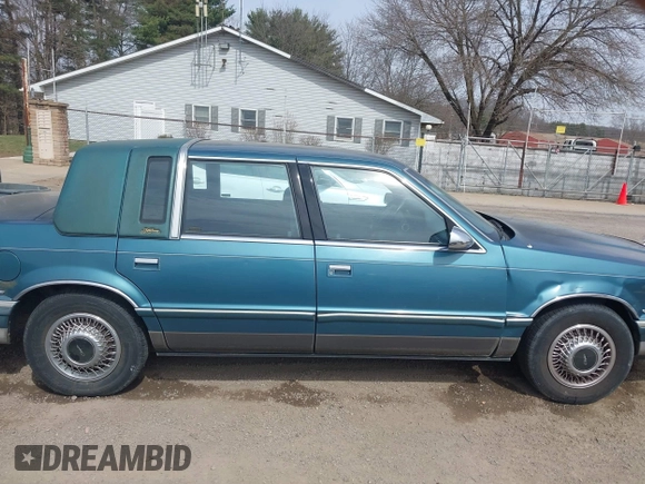1993 Chrysler New Yorker z VIN 1C3XV66R5PD188692, wystawiony jako IAAI lot #41832600 z przebiegiem 146 380 mil mil oraz . Historia ofert i sprzedaży dostępna na DreamBid. Obrazek 13.