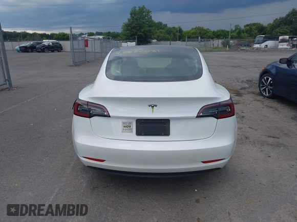 2023 Tesla Model 3 z VIN 5YJ3E1EA5PF503654, wystawiony jako IAAI lot #42622031 z przebiegiem 28 476 mil mil oraz . Historia ofert i sprzedaży dostępna na DreamBid. Obrazek 16.