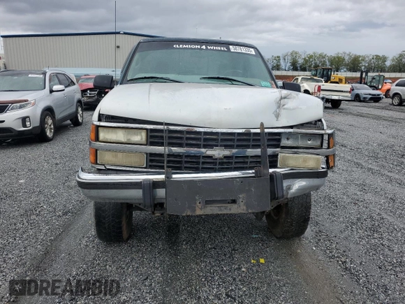 1998 Chevrolet Silverado 1500 with VIN 1GCEK14R0WZ137636, listed as a Copart auction lot 50781335 with 276,184 mi miles and Salvage Title. Bid and sale history available at DreamBid. Image 5.