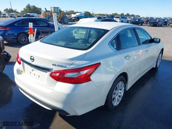 2016 Nissan Altima 2.5 SR with VIN 1N4AL3AP7GN366548, listed as a IAAI auction lot 41354999 with 90,565 mi miles. Bid and sale history available at carsss.com. Image 4.