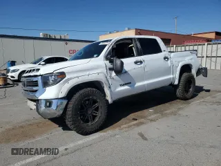 2016 Toyota Tundra SR5 z VIN 5TFDW5F10GX562642, wystawiony jako Copart lot #53810075 z przebiegiem 135 792 mil mil oraz Szkoda całkowita • Salvage title. Historia ofert i sprzedaży dostępna na DreamBid. Obrazek 1.
