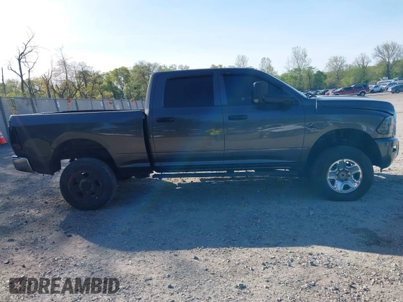 2018 Ram 2500 Tradesman z VIN 3C6UR5CL1JG390282, wystawiony jako IAAI lot #42133001 z przebiegiem 256 087 mil mil oraz . Historia ofert i sprzedaży dostępna na DreamBid. Obrazek 13.