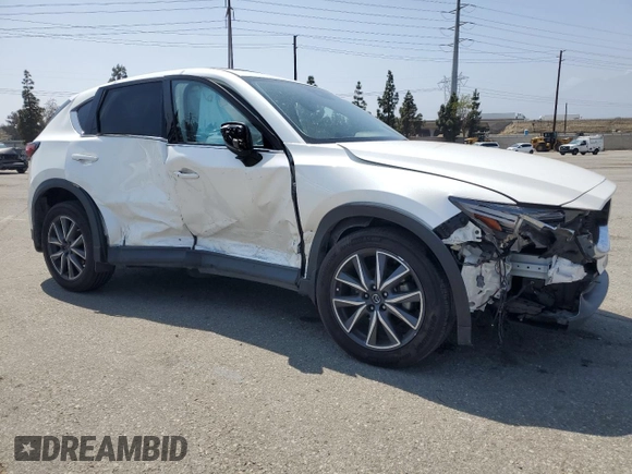 2018 Mazda CX-5 Grand Touring z VIN JM3KFADM3J1464073, wystawiony jako Copart lot #59571385 z przebiegiem Nie podano mil oraz Szkoda całkowita • Salvage title. Historia ofert i sprzedaży dostępna na DreamBid. Obrazek 4.