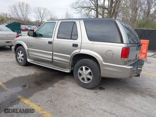 2001 Oldsmobile Bravada with VIN 1GHDT13WX12110603, listed as a IAAI auction lot 41911383 with 164,916 mi miles. Bid and sale history available at carsss.com. Image 3.