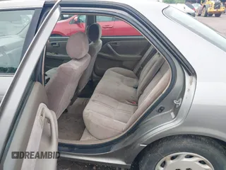 1998 Toyota Camry LE z VIN 4T1BG22KXWU202064, wystawiony jako IAAI lot #42294073 z przebiegiem 245 032 mil mil oraz . Historia ofert i sprzedaży dostępna na DreamBid. Obrazek 8.