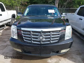 2011 Cadillac Escalade Premium z VIN 1GYS4CEF4BR143330, wystawiony jako IAAI lot #42305822 z przebiegiem 282 752 mil mil oraz . Historia ofert i sprzedaży dostępna na DreamBid. Obrazek 6.