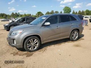 2014 Kia Sorento SX Limited z VIN 5XYKWDA77EG542661, wystawiony jako Copart lot #56428575 z przebiegiem 141 416 mil mil oraz Szkoda całkowita • Salvage title. Historia ofert i sprzedaży dostępna na DreamBid. Obrazek 1.
