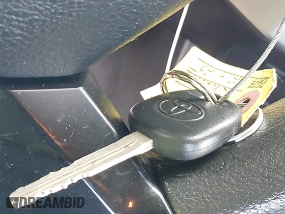 2018 Toyota Tacoma SR z VIN 5TFSX5EN6JX060153, wystawiony jako IAAI lot #41566129 z przebiegiem 33 669 mil mil oraz . Historia ofert i sprzedaży dostępna na DreamBid. Obrazek 11.