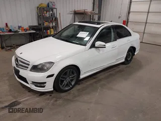 2013 Mercedes-Benz C 300 Sport с VIN WDDGF8AB3DR297543, выставлен на аукционе IAAI как лот 42323929 с пробегом 132 059 миль миль и . История ставок и продаж доступна на DreamBid. Изображение 18.