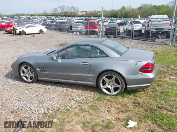 2011 Mercedes-Benz SL 550 z VIN WDBSK7BA9BF165156, wystawiony jako IAAI lot #42075223 z przebiegiem 41 313 mil mil oraz . Historia ofert i sprzedaży dostępna na DreamBid. Obrazek 14.