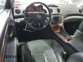 2003 Mercedes-Benz SL 500 z VIN WDBSK75FX3F061879, wystawiony jako Copart lot #55930265 z przebiegiem 117 824 mil mil oraz Tytuł czysty. Historia ofert i sprzedaży dostępna na DreamBid. Obrazek 8.