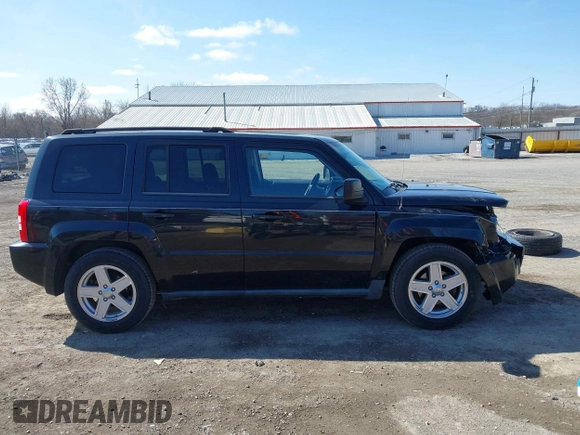 2010 Jeep Patriot Sport z VIN 1J4NF2GB1AD593170, wystawiony jako IAAI lot #41908056 z przebiegiem 104 255 mil mil oraz . Historia ofert i sprzedaży dostępna na DreamBid. Obrazek 14.