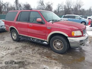 1999 Ford Expedition XLT z VIN 1FMPU18L0XLA04738, wystawiony jako IAAI lot #41177021 z przebiegiem 47 673 mil mil oraz . Historia ofert i sprzedaży dostępna na DreamBid. Obrazek 1.