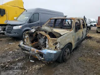 2004 Ford F-550 XL with VIN 1FDAW56P54EA67217, listed as a Copart auction lot 81294834 with Not Provided miles and Salvage Title. Bid and sale history available at carsss.com. Image 1.