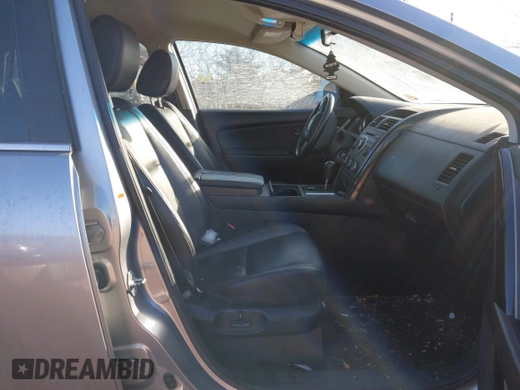 2010 Mazda CX-9 Grand Touring z VIN JM3TB3MA7A0222135, wystawiony jako IAAI lot #41321999 z przebiegiem Nie podano mil oraz . Historia ofert i sprzedaży dostępna na DreamBid. Obrazek 5.