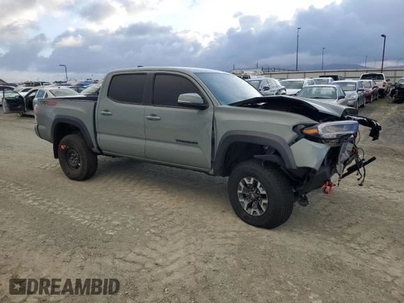 2023 Toyota Tacoma SR z VIN 3TMCZ5AN7PM593826, wystawiony jako Copart lot #50483285 z przebiegiem 14 957 mil mil oraz Szkoda całkowita • Salvage title. Historia ofert i sprzedaży dostępna na DreamBid. Obrazek 4.